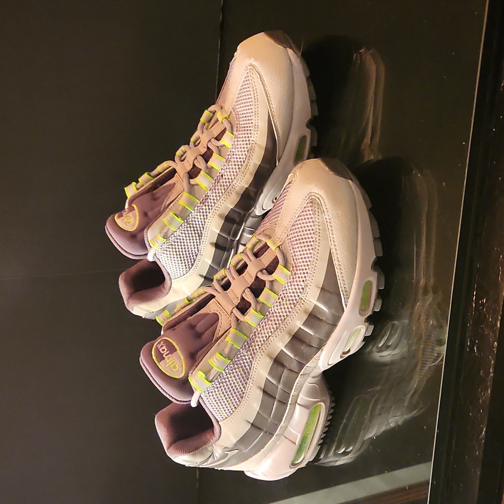 NIKE AIR MAX 95 UTILITY ELECTRIC GREEN-GREY SZ 8.5 [BQ5616-002]